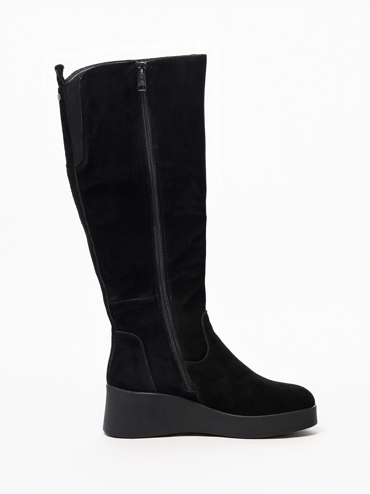 Сапоги черного цвета из натуральной замши на высокой платформе